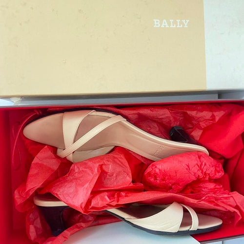 1980s Vintage Bally Off-white Kitten Heels in box 6